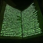 【まるでラピュタの再現？】蓄光テープを駆使した異世界風アート作品が話題！ガッシュの魔本にも？