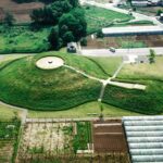 【国葬】の足元には「困窮者」が列...歴史で、葬儀で国民に負担を強いる時代が何千年前にあったような...