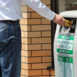 『家庭ゴミ』をコンビ二で捨てたら「懲役5年」？習慣のゴミ出しで「法律違反」にならないために知っておきたいこと