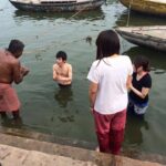 日本人女子ユーチューバーがインド・ガンジス川で顔を洗った結果→ ヤバイ状況に