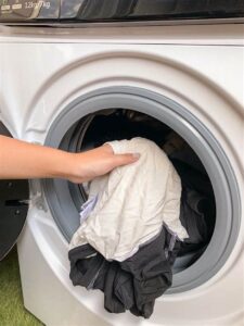 『電気代の高騰』で衣類乾燥機に入れるべきモノとは…　アイデアが世界中で拡散