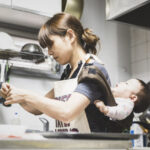 手取り14万円のシングルマザーの貧困...「ティッシュは乾かして繰り返し使います。化粧もやめました」