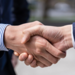 これは会社にバレたらやばい…お客さんと「直接契約」を結んでしまった「システムエンジニア」の男性