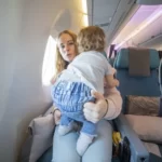 座席のシートを倒す問題。子どもを膝に乗せた母親の前でシートを倒した女性の言い分