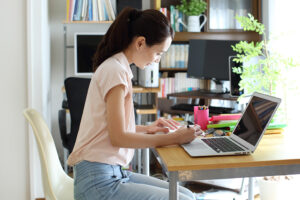 テレワークをする理由1位は「感染防止のため」、では「テレワークをしない理由」1位は？