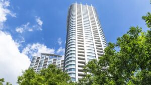 『相場より安い賃貸タワマン』での恐怖体験 ...「引っ越した方がいい」と同僚が言った理由に驚愕...