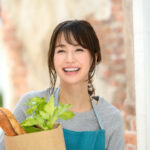 日本人の平均給与は443万円だが…「専業主婦」は「年収いくら」もらうべきなのか？