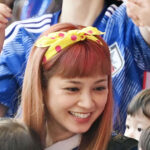 『W杯スペイン戦』勝利の女神は「平愛梨」！夫と同じ“赤髪”応援で奇跡起こすか