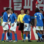 韓国代表戦で起きた2つの誤審　審判の買収疑惑まで浮上、後方から悪質タックルも…【W杯事件簿】