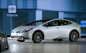 トヨタ『プリウス』新型は年内発表？ スポーツカー風デザインで「プリウス旋風」再来なるか