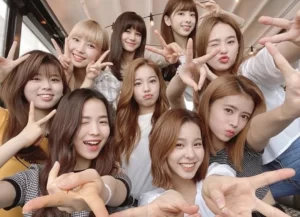 NiziU全員『世界で最も美しい顔』選出！「恥ずかしい」と冷めた声も？