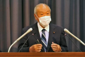 自賠責の運用益6000億円を借入「申し訳ないと思う」鈴木財務相 来年度から「賦課金」さらに国民負担へ