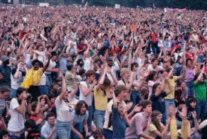 老いる日本とは決定的な差、「米中間選挙」でZ世代パワー炸裂