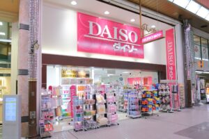 ダイソー店頭、商品の無惨な姿に怒りの声上がるも…　「奇跡の転生」に称賛相次ぐ