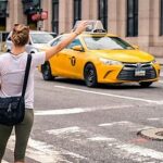 タクシーの中で女性が破水し出産　「清掃費用を出して」と要求され激怒