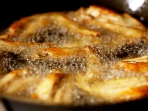 【保存版レシピ】プロが完全再現！ 無限に食べられる「山ちゃん風の手羽先揚げ」の作り方とは？