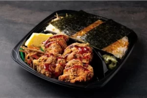 【ブラックフライデー】真っ黒竜田揚げ！「ブラック竜田のり弁当」が期間限定で登場！