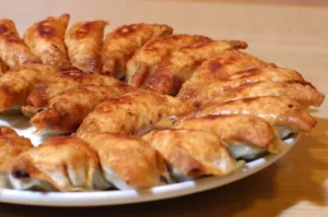 約70年の歴史がある福島市民のソウルフード「円盤餃子」に舌鼓