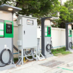 『イギリス』 2030年までに「30万台」の「EV充電」施設設置を目指す！