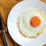 禁断のアンケート「目玉焼きに何をかけるか」楽天が実施　2位は「塩こしょう」、1位は？