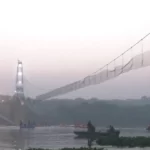 『インド吊り橋』崩落の瞬間を捉えた衝撃映像...　崩落で9人逮捕￼