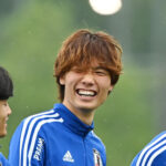 「犬になりてえ」日本代表DF板倉滉からのクリスマスショットは愛犬との1枚！「かっこいい、、」と見惚れる声多数