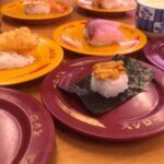 脱「1皿100円」で沈む「スシロー」、「くら寿司」値上げが受け入れられない根本原因...