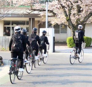 自転車が「ヘルメット着用」義務化で自転車乗りへの不満噴出「逆走、無灯火、信号無視」をなんとかして...