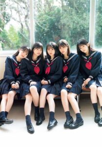 乃木坂46「五百城茉央・池田瑛紗・一ノ瀬美空・川崎桜・冨里奈央」5人での初グラビアで密着ショット公開