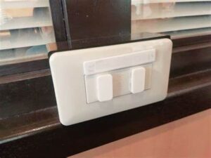 ガストなどで「コンセントが使えなくなった」報告続々　すかいらーく「食事目的の顧客増加で一部見直し」