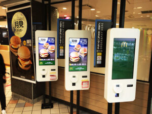 世界初、ほぼ全自動化された「マクドナルド」が登場！ハイテク過ぎるも「失業者」続出か？