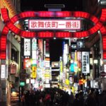 「数百メートルついてくる」「肩を組んで逃げられなくする」新宿の客引きたちのヤバすぎる「手口」