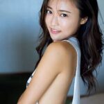 『小島瑠璃子』ベルシーな「寝起き姿」撮り下ろし､ラスト写真集の裏表紙で大胆バックショットも