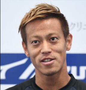 『本田圭佑』イニエスタ対面時の豹変ぶりが話題！「仕事でしょ？」冷静アピールも...「明らかに喜んでるｗ」