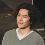 ＜紅白本番＞藤井 風、地を這って倒れる “2022年世界で最も聴かれた日本の歌”「死ぬのがいいわ」テレビ初披露