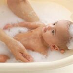 赤ちゃんのお風呂にまつわる「あるある」に共感続々　大人にとっては不条理な行動に「毎日これです」「ホントコレ」と共感の声