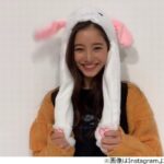 『新木優子』の年賀状準備がかわいいすぎた…！うさ耳ショット公開に「破壊力がすごい」「異次元レベル」