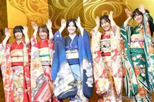 乃木坂46矢久保美緒ら５人で「せーのっ。ぴょん、ぴょん！」うさぎポーズ　乃木神社で成人式