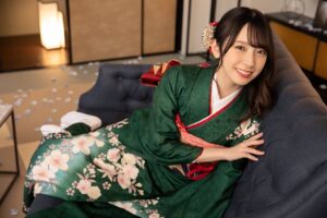 日向坂46『金村美玖』、華やか振袖姿で笑顔　1st写真集「羅針盤」2週連続1位に