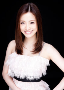 上戸彩、変わらぬ美貌で『ＦＬＡＳＨ』表紙登場！ 元乃木坂４６西野七瀬は与田祐希との秘話披露、話題のグラドル雪平莉左も