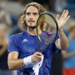 「え!日本のユニ着てる?!」全豪オープンに臨むチチパスがサッカー日本代表ユニ着用し大反響「行こうサムライ!!!」