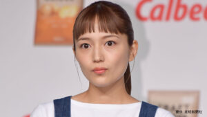 『川口春奈』人生初の立ち食いそば「エモい」写真　ファン驚く「普通の格好！全然本人見えない」