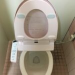 共用トイレで「便座上げといて」男性社員が女性社員に要求　裁判所は「セクハラ」を認めた？