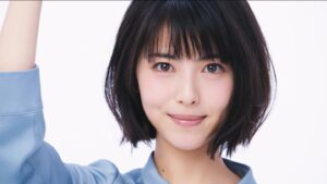 浜辺美波、私服は黒が多め「目立たないように…」