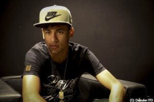 「働かされるのかと思った」建設現場を訪れたＰＳＧ選手の作業着姿が反響！「ネイマールが一番似合ってる」「ヴェッラッティのベテラン感」