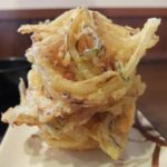 「丸亀製麺の青い制服が作るかき揚げはうまい」噂を検証　お店で見た光景に驚き…