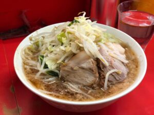 「ラーメン二郎」より「天下一品」のお客さんが圧倒的に多い理由。専門家が指摘するビジネスモデルの違い