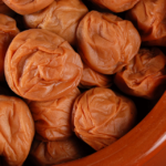 梅干し生産業者が窮状を訴え、消費量は20年で約4割減　原因や今後の展望を聞いた