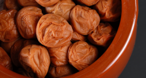 梅干し生産業者が窮状を訴え、消費量は20年で約4割減　原因や今後の展望を聞いた