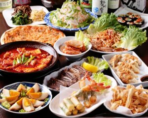 韓国ネット民もびっくり！？ 韓国料理の屋台が立ち並ぶ日本の神社